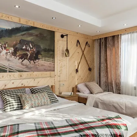Chwost -w Poblizu Term I Zakopanego Z Widokiem Na Tatry Szaflary