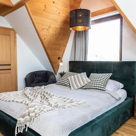 Chwost -w Poblizu Term I Zakopanego Z Widokiem Na Tatry